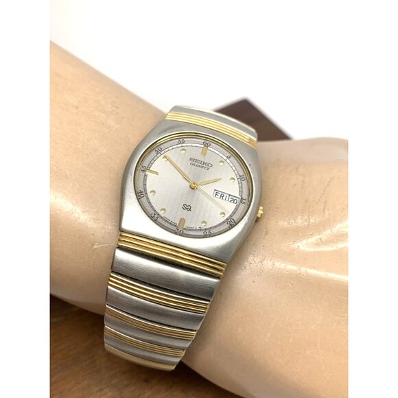Seiko Men's Watch 5H23-6130 Vintage Quartz Silver Dial Day Date Two Tone Steel - Picture 6 of 14